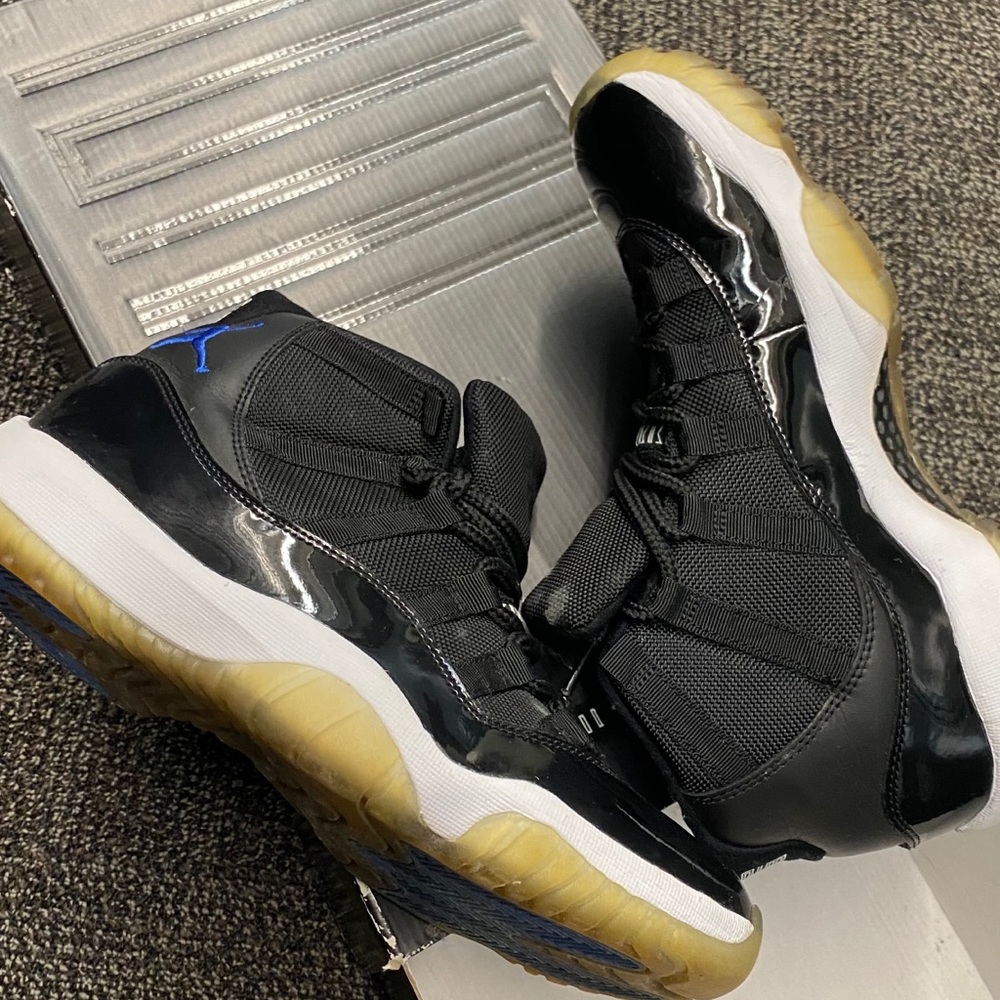 Jordan 11 Space Jam